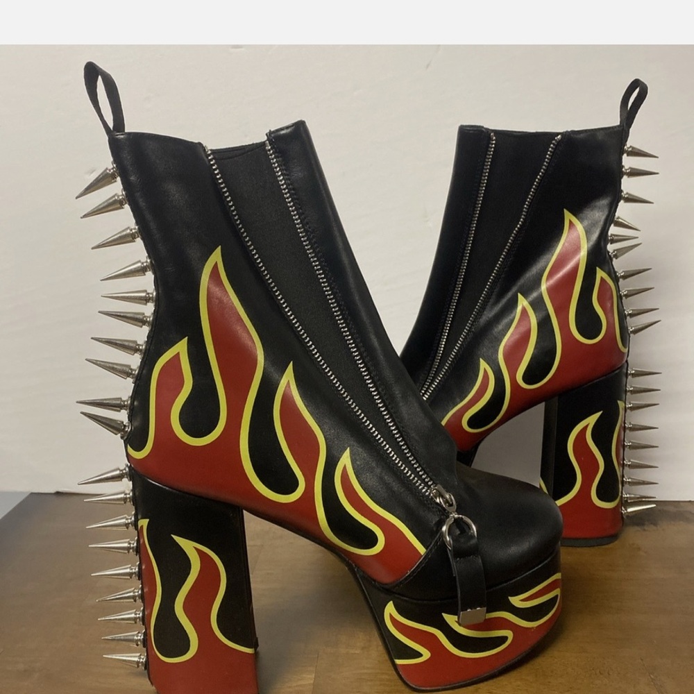 Black and Red Flame Platform KISS Boots! Size 9 new!